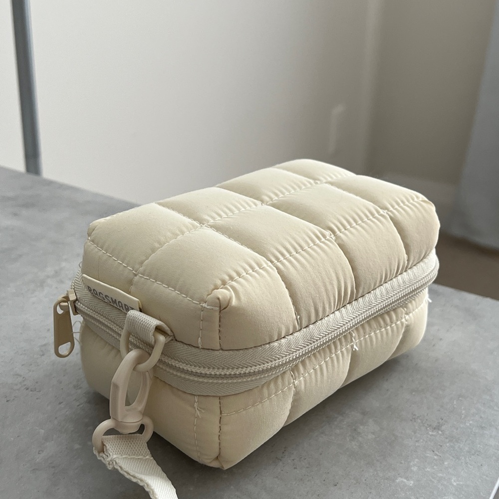 Bagsmart Cream Quilted Camera Case